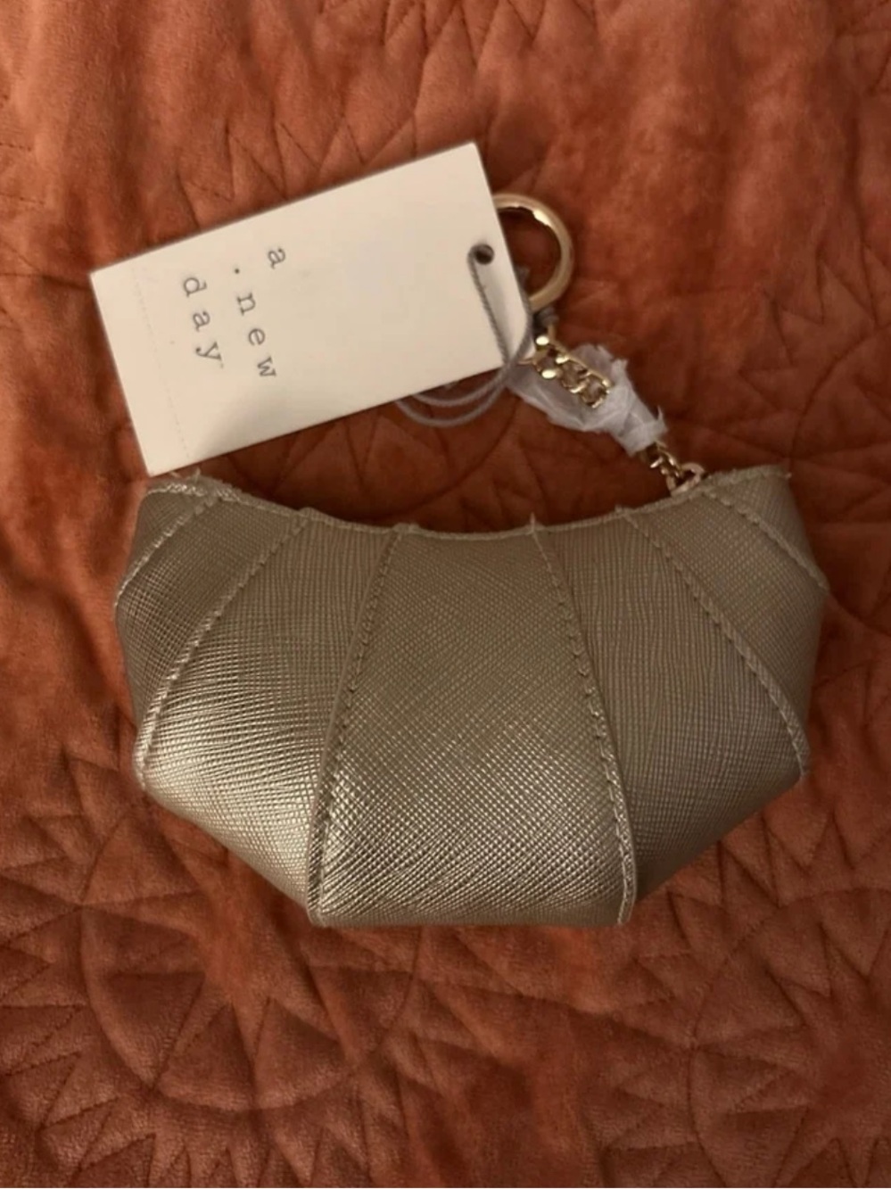 a new day Metallic Silver Shell Coin Pouch Keyring